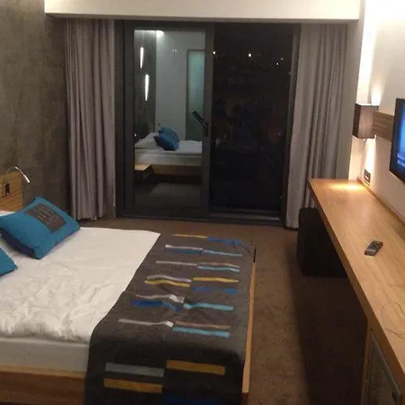 伊莱达先锋酒店 酒店 库萨达斯