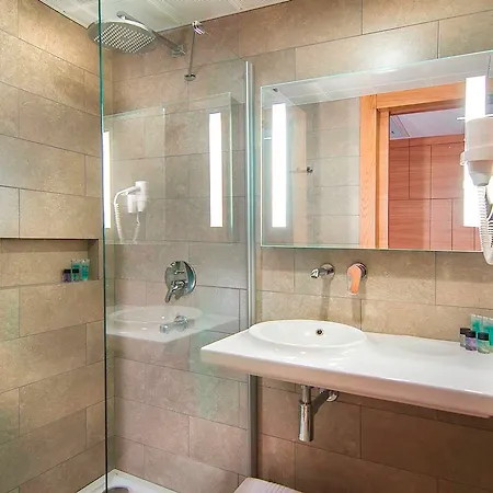 伊莱达先锋酒店 4*