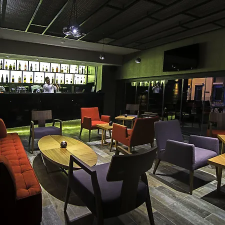 伊莱达先锋酒店 4* 库萨达斯