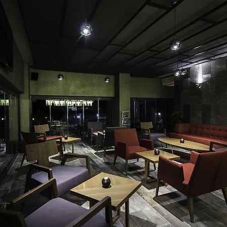 伊莱达先锋酒店 4* 库萨达斯