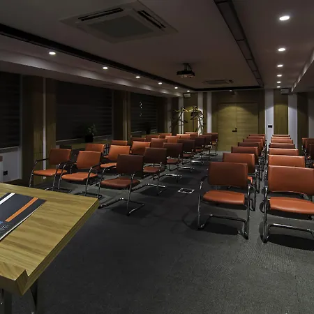 伊莱达先锋酒店 4*