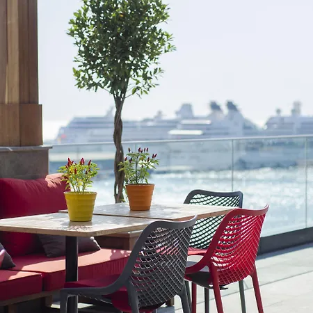 伊莱达先锋酒店 4*